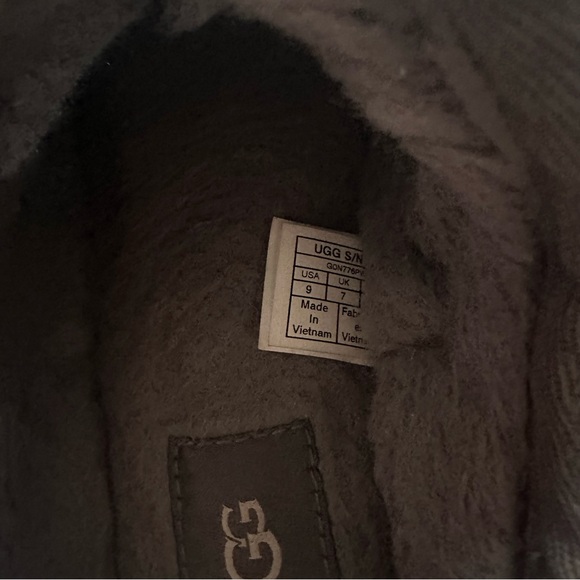 UGG Classic Slippers - Picture 6 of 6